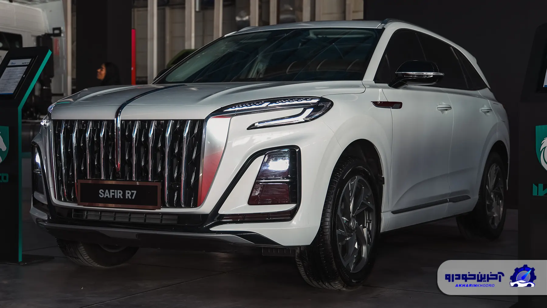 نقد و بررسی طراحی سفیر R7؛ استایلی خاص با فرمهای شرقی پسند